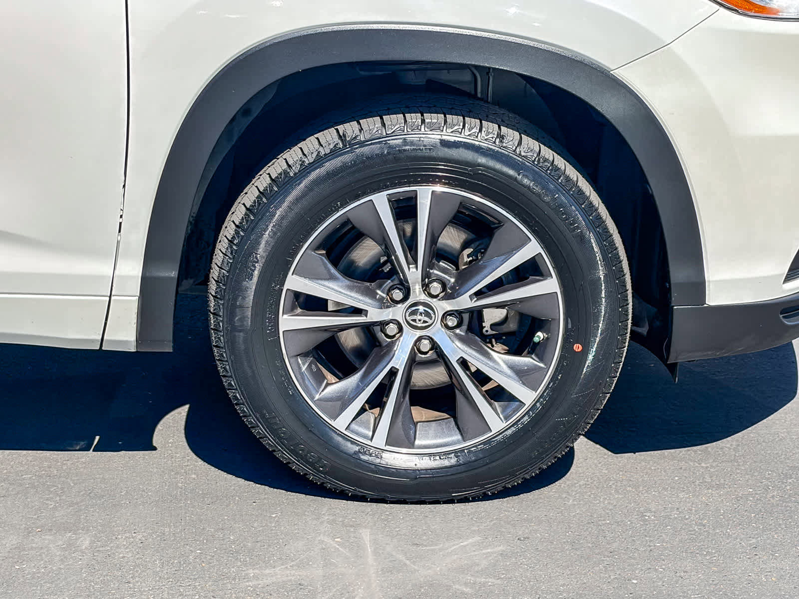 Used 2016 Toyota Highlander XLE image 9