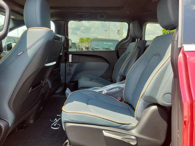 New 2027 Chrysler Pacifica Pinnacle w/ Theater Group FWD image 8