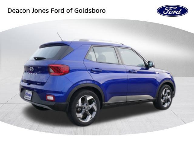 Used 2023 Hyundai Venue SEL image 3