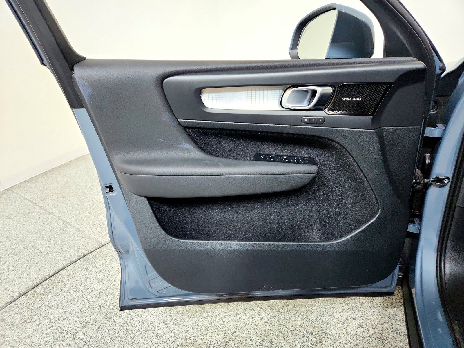 Used 2021 Volvo XC40 T5 Momentum image 18