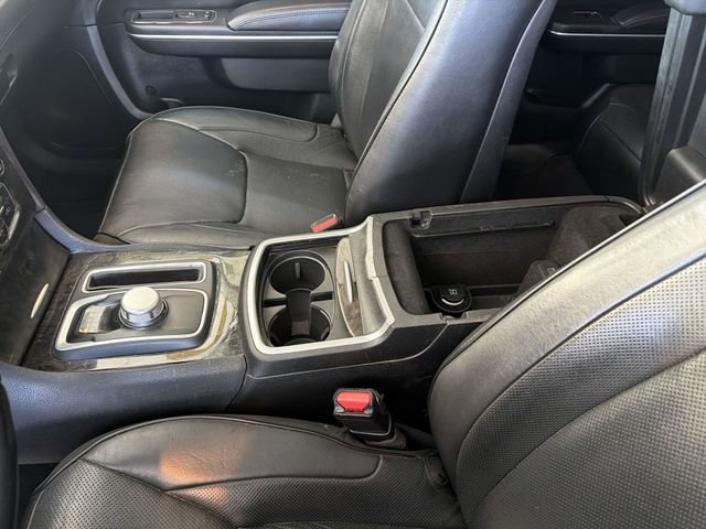 Used 2018 Chrysler 300 Limited image 24