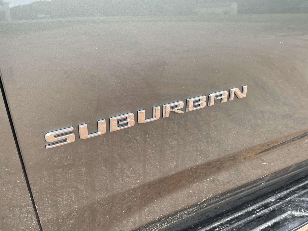 Used 2023 Chevrolet Suburban LT image 7