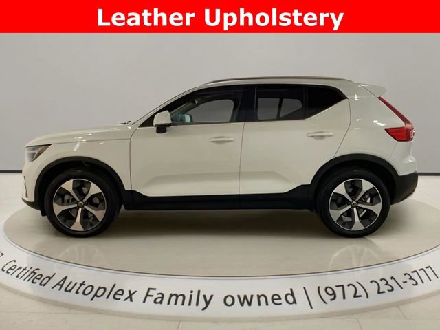 Used 2025 Volvo XC40 B5 Core AWD/4WD image 2