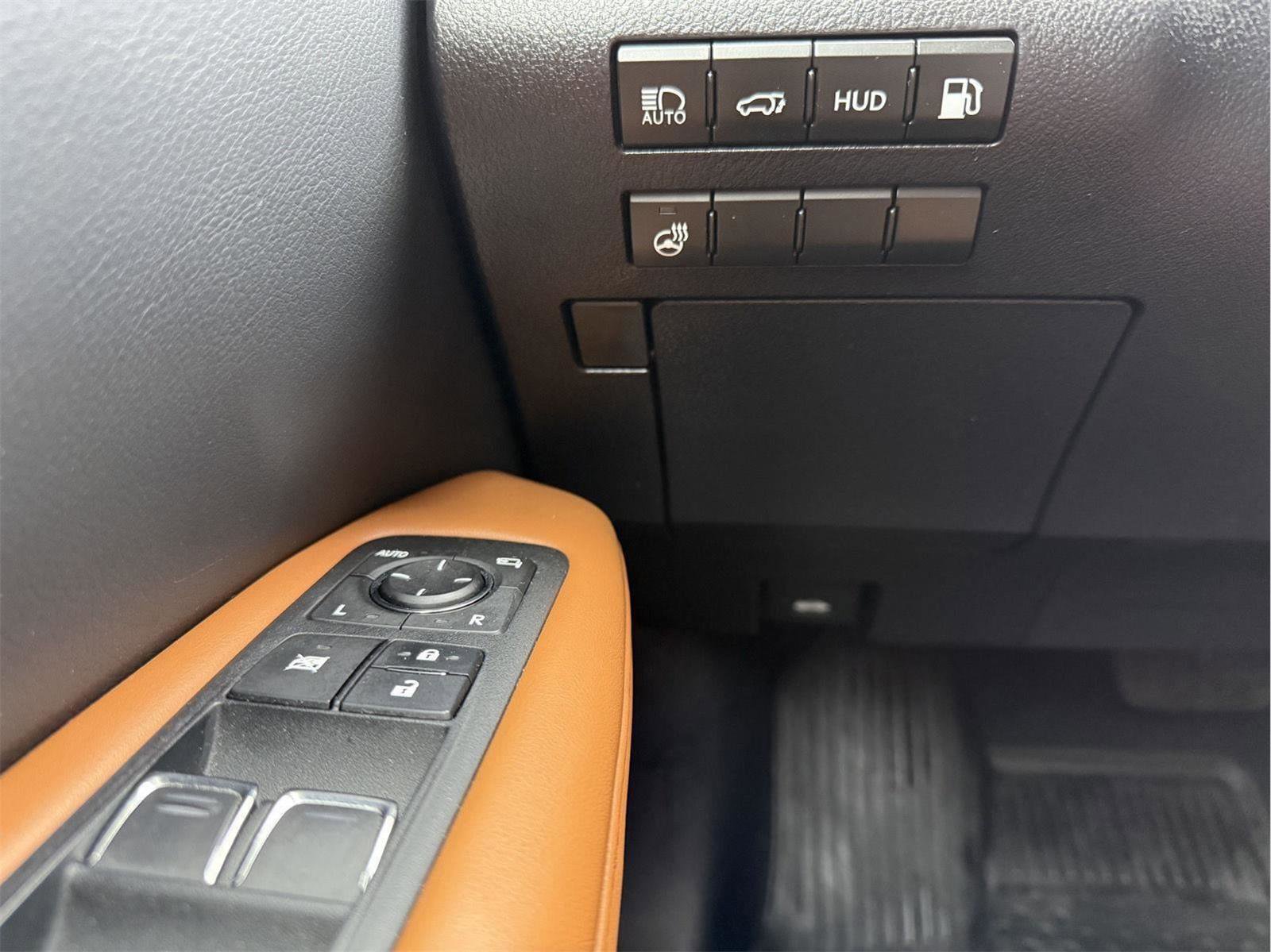 Used 2022 Lexus RX 450h AWD w/ Luxury Package image 17