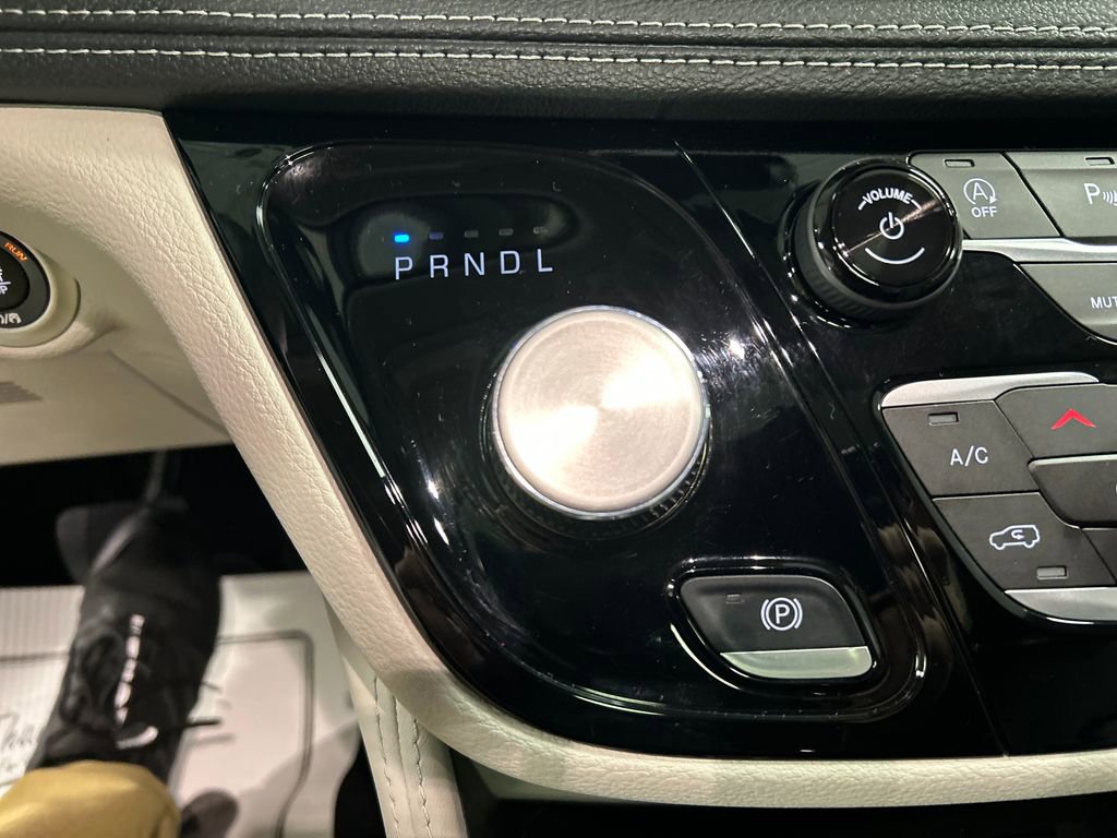 Used 2024 Chrysler Pacifica Limited image 20