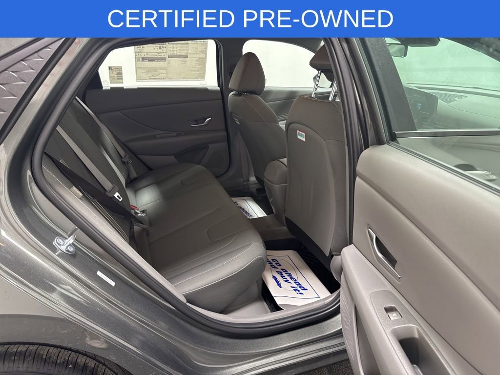 Used 2025 Hyundai Elantra SEL image 19