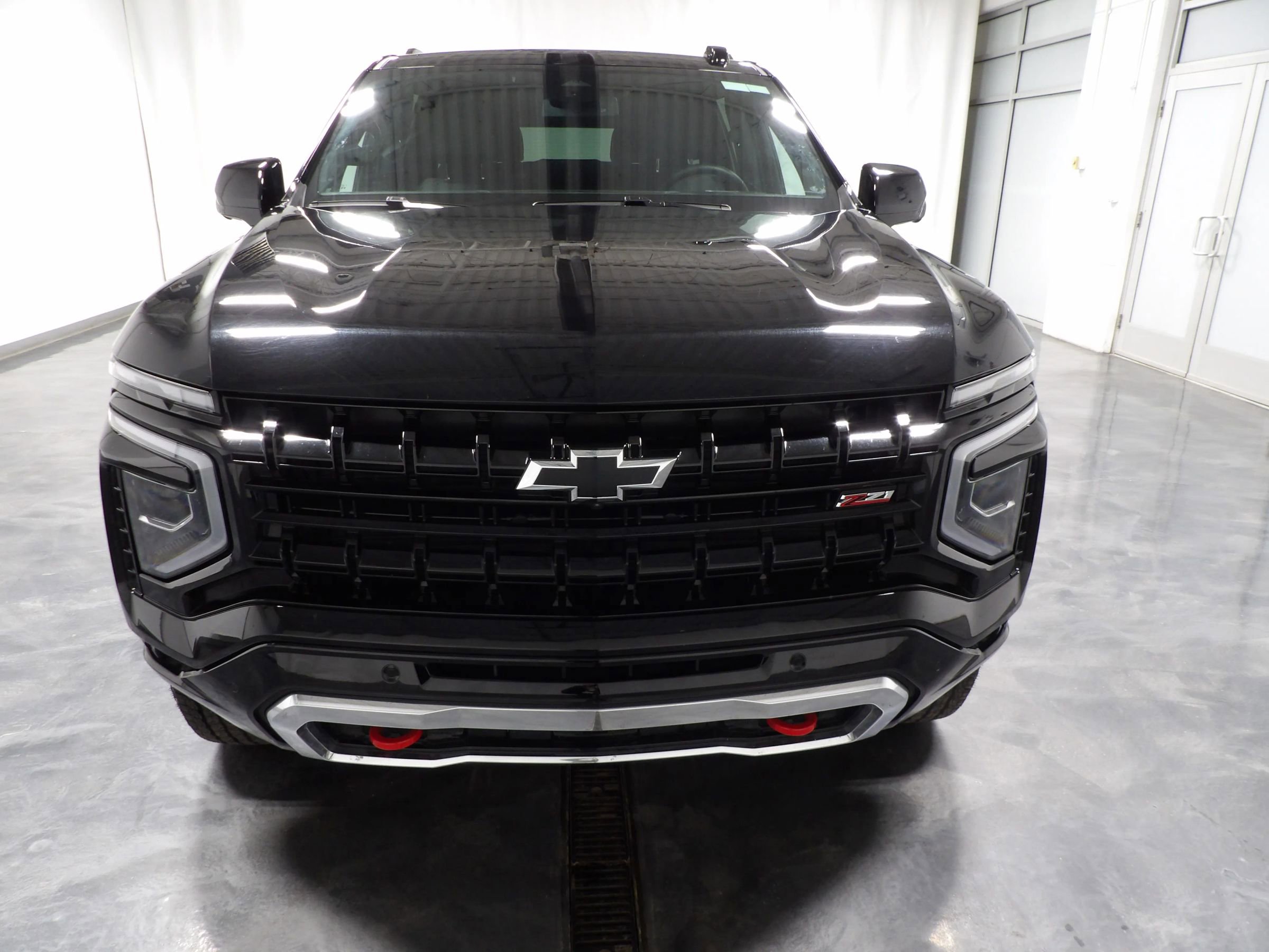 Used 2025 Chevrolet Suburban Z71 image 5