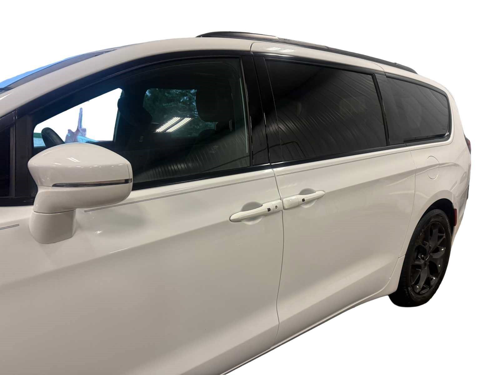 Used 2021 Chrysler Pacifica Touring w/ S Appearance Package FWD image 7
