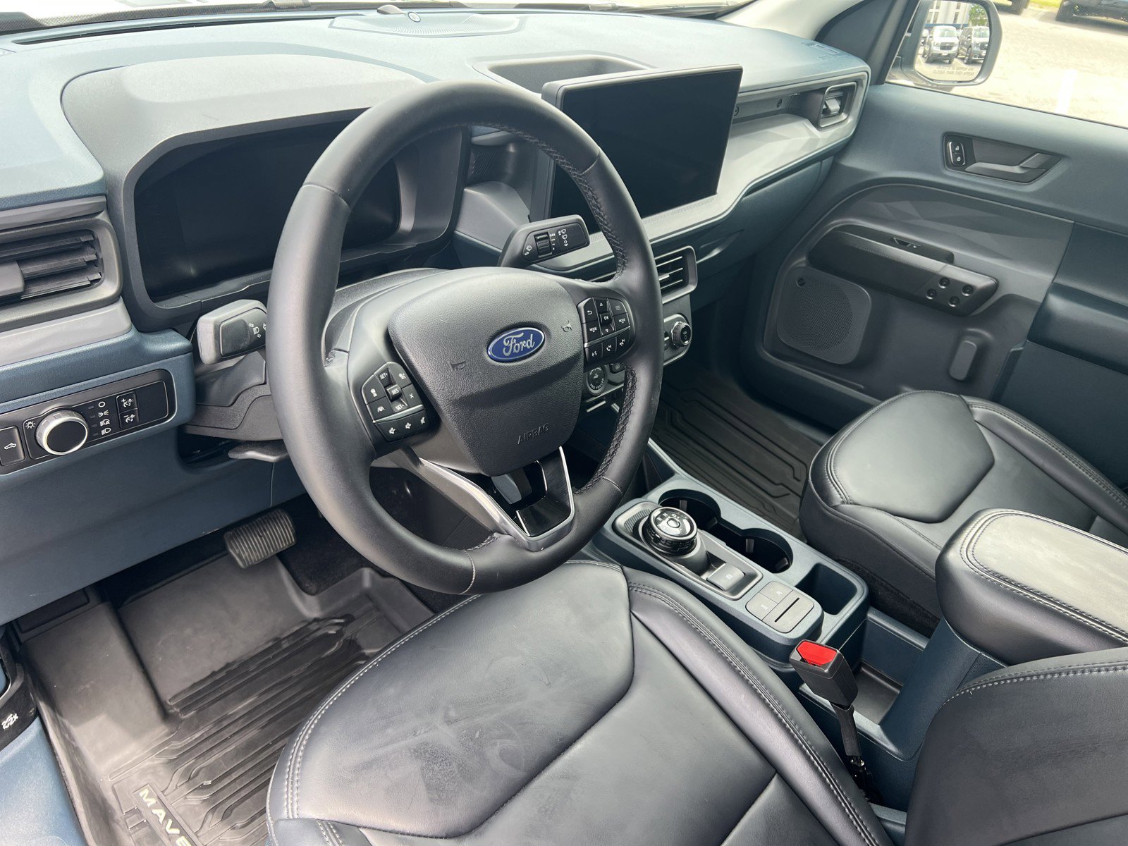 Used 2025 Ford Maverick Lariat w/ Black Appearance Package AWD/4WD image 13