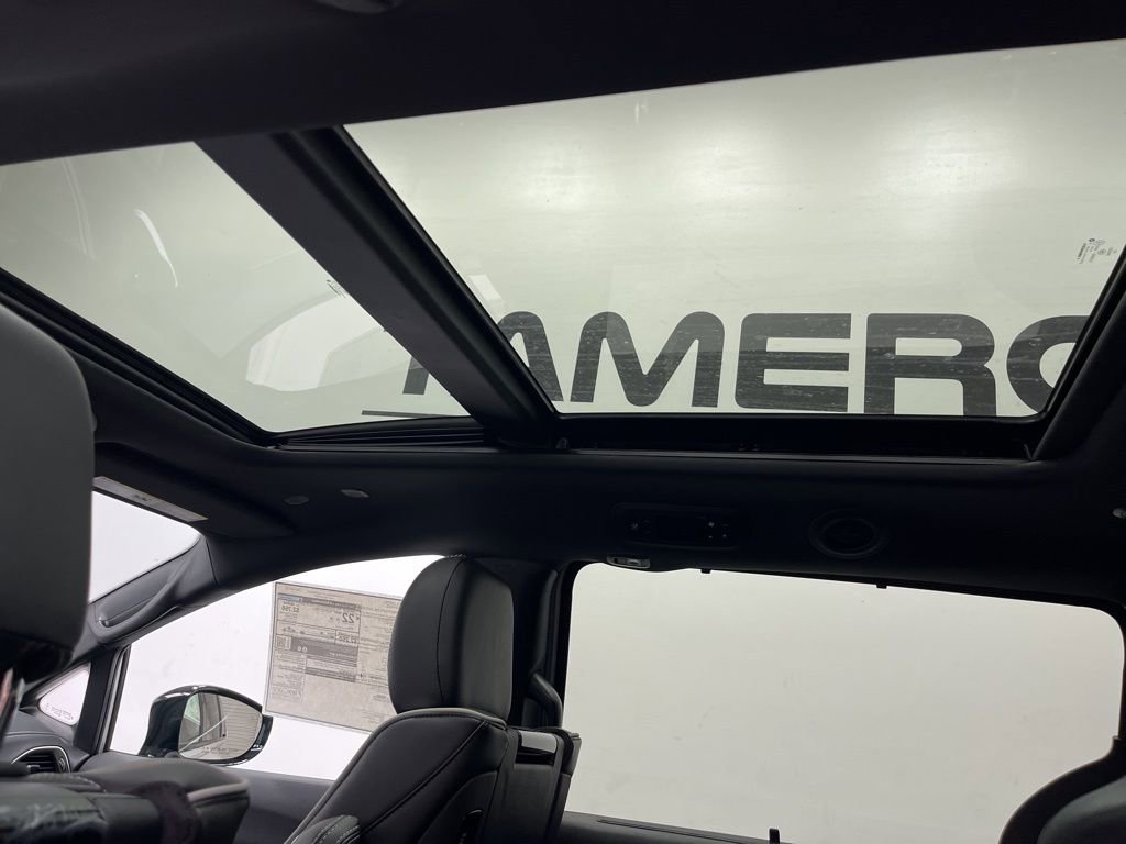 New 2026 Chrysler Pacifica Limited w/ Uconnect Theater Family Group image 13