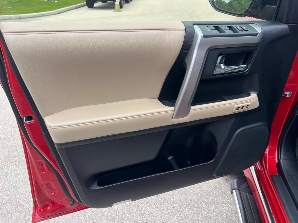 Used 2016 Toyota 4Runner Limited AWD/4WD image 26