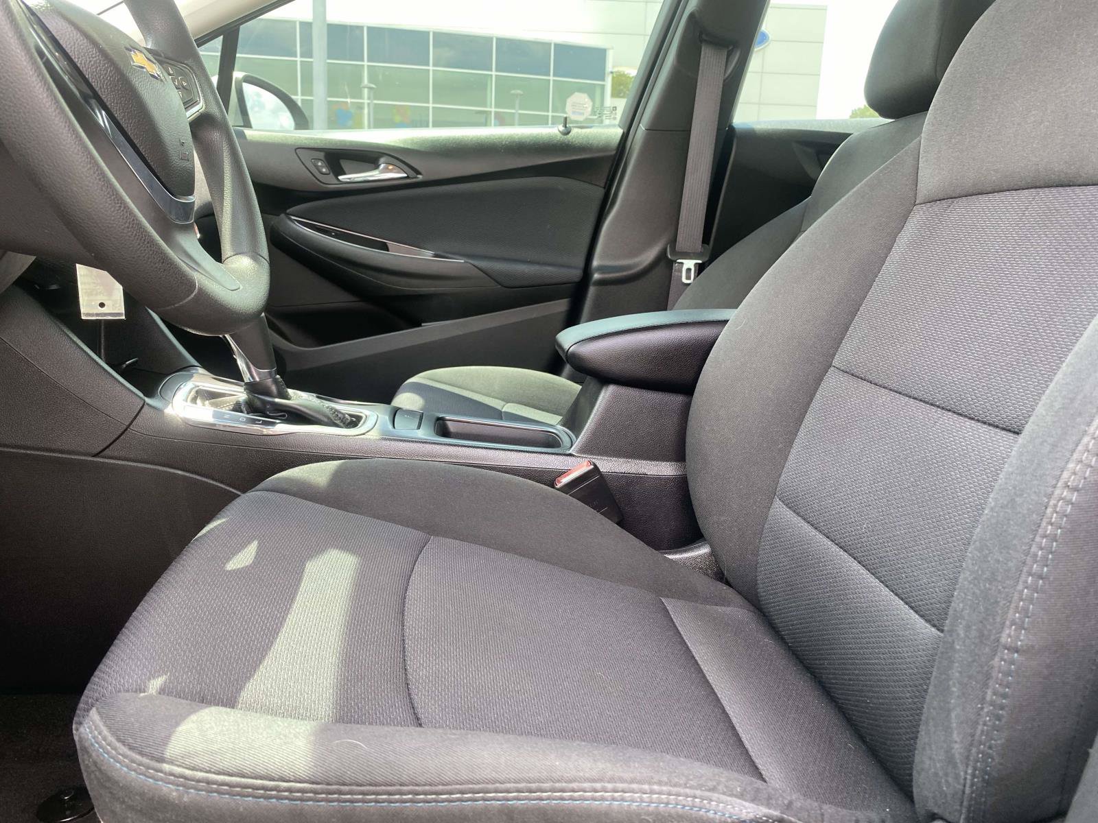 Used 2017 Chevrolet Cruze LT FWD image 13