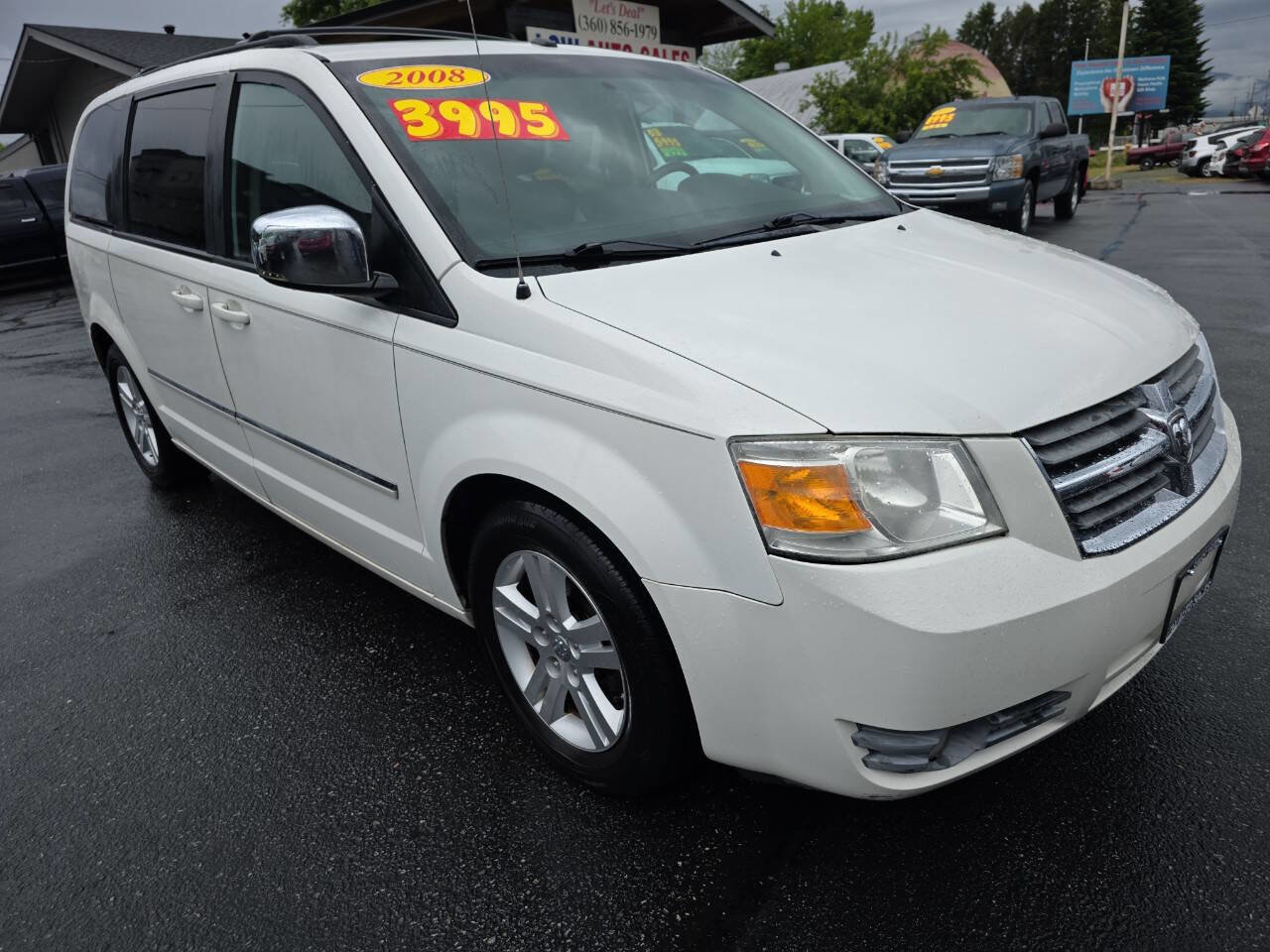 Used 2008 Dodge Grand Caravan SXT FWD image 1
