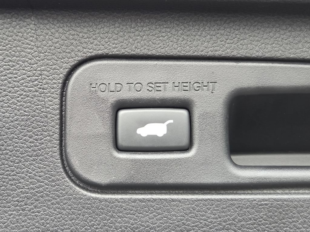 Certified 2025 Honda Pilot Black Edition image 31