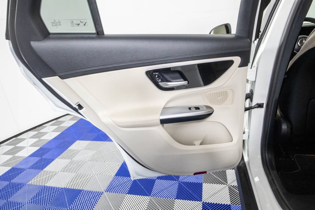 Used 2025 Mercedes-Benz GLC 300 image 15