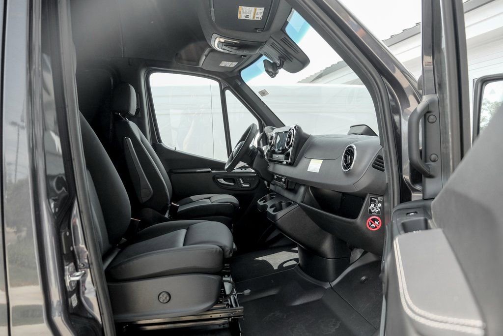 Used 2025 Mercedes-Benz Sprinter 2500 image 22