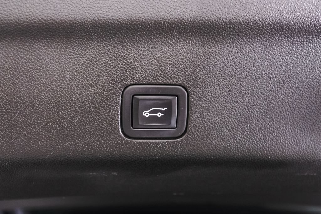 Used 2023 GMC Yukon XL Denali AWD/4WD image 43