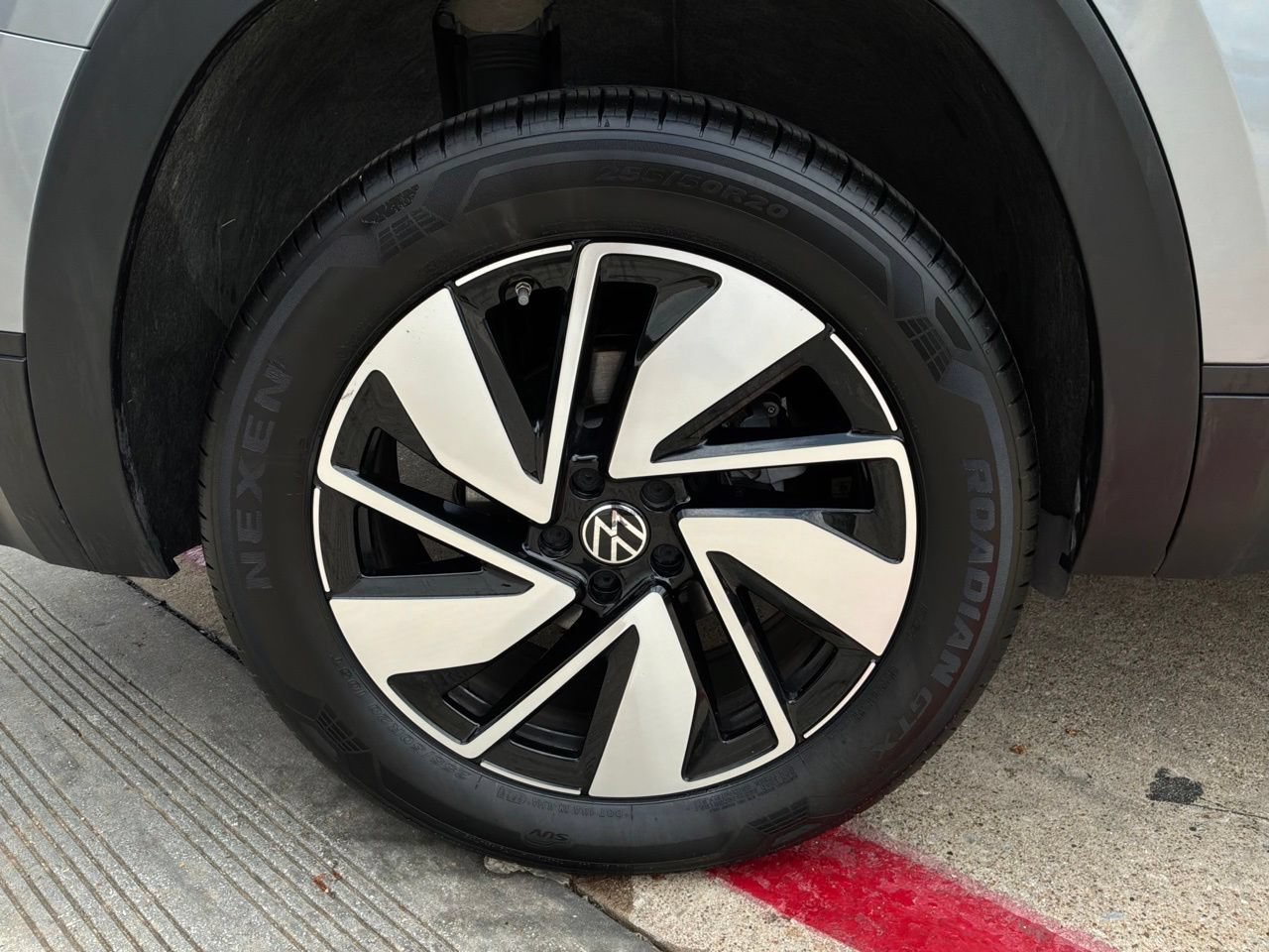 Used 2026 Volkswagen Atlas SE AWD/4WD image 9