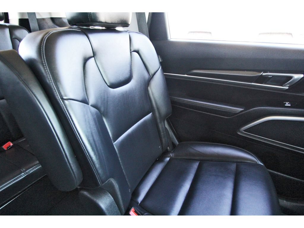 Used 2025 Kia Telluride S FWD image 12