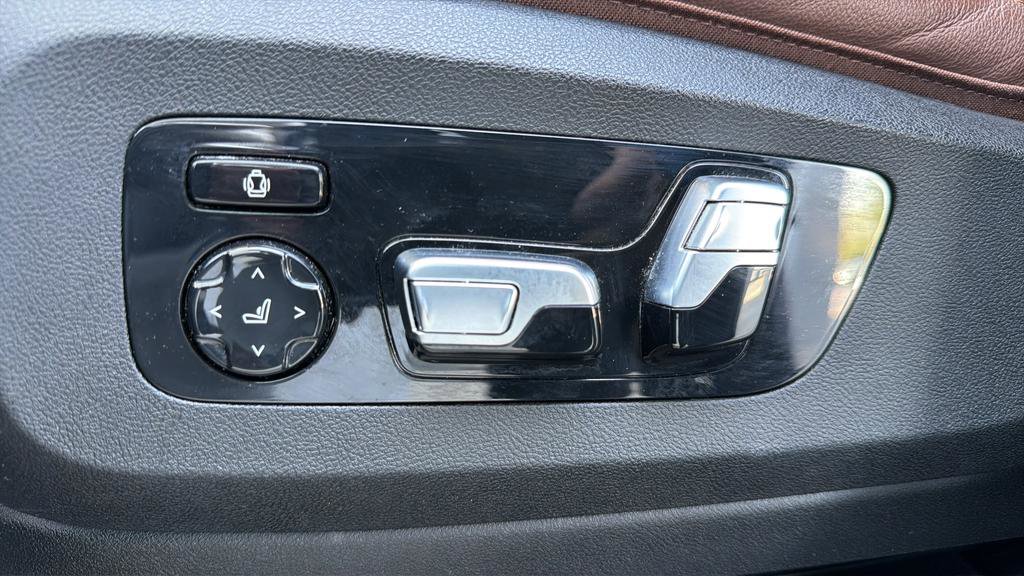 Used 2021 BMW X7 xDrive40i w/ Premium Package image 26