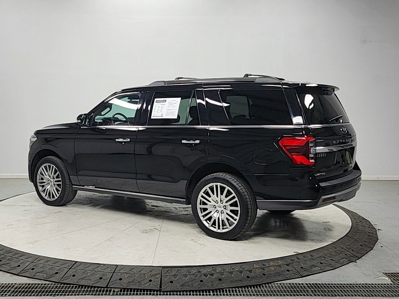 Used 2024 Ford Expedition Limited AWD/4WD image 5