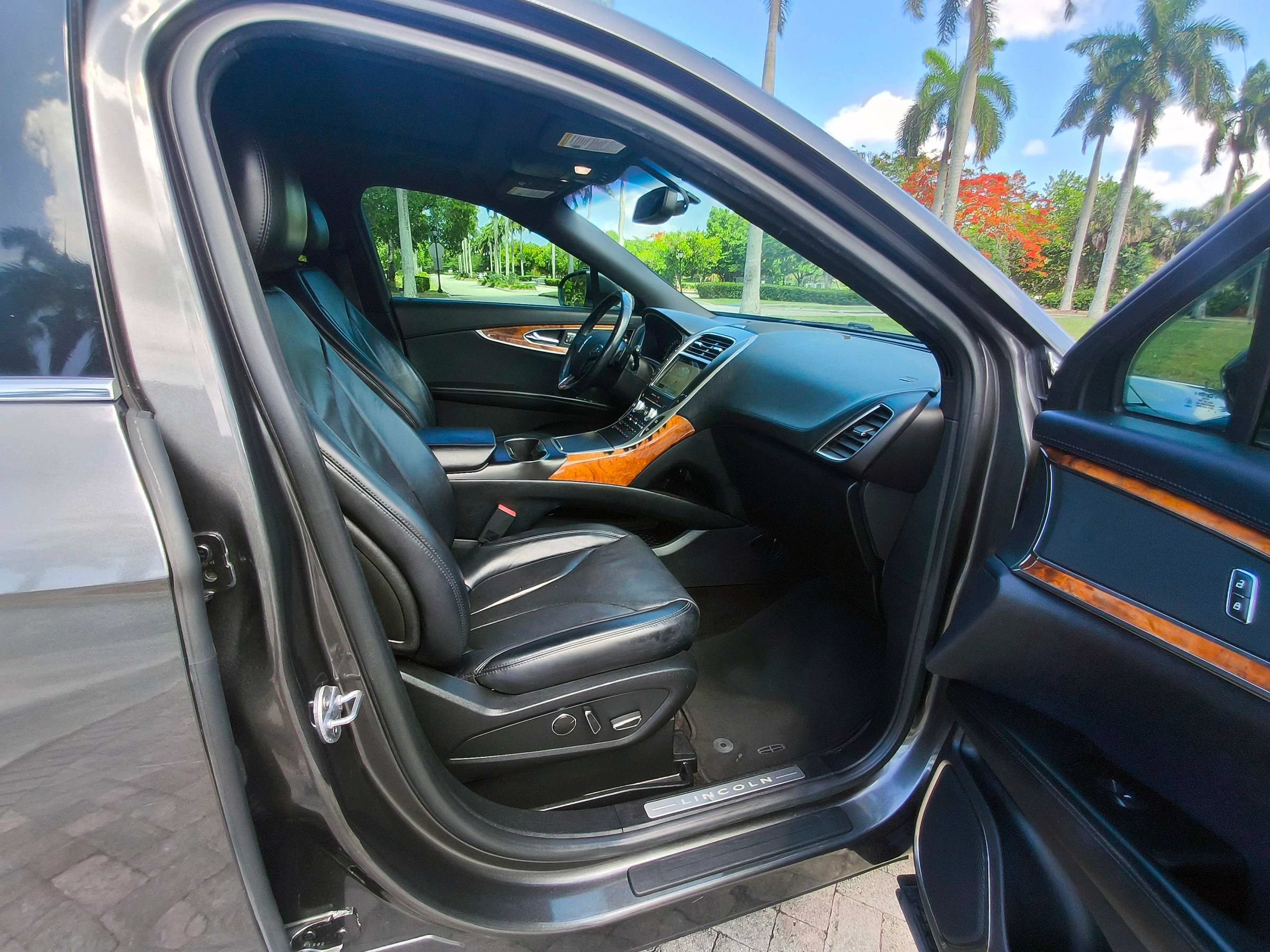Used 2018 Lincoln MKX Reserve FWD image 35