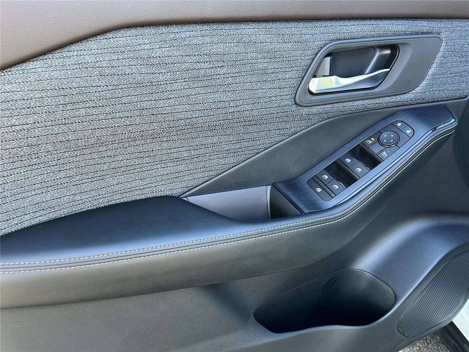 Used 2023 Nissan Rogue SV image 20