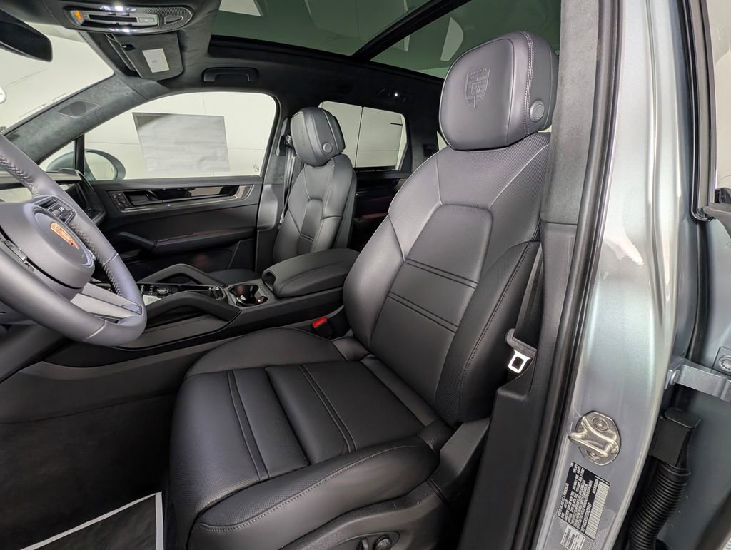 New 2026 Porsche Cayenne GTS image 5