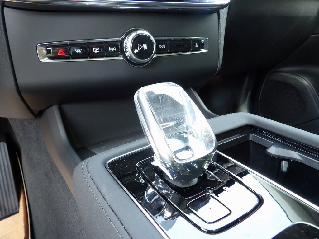 New 2025 Volvo XC90 T8 Plus w/ Protection Package Premier image 28