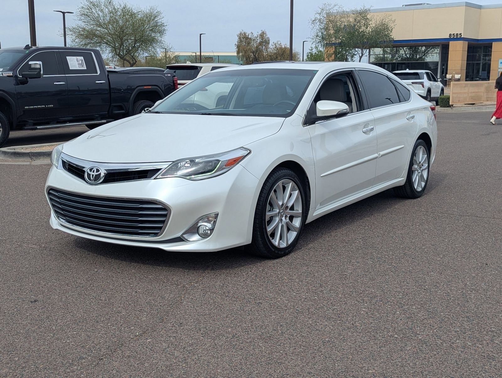 Used 2015 Toyota Avalon Limited image 2