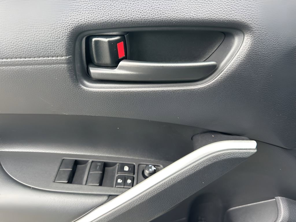 Used 2025 Toyota Corolla Cross LE image 23