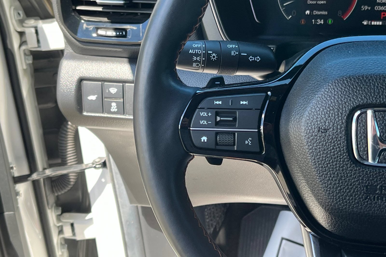 Used 2025 Honda Pilot TrailSport image 33