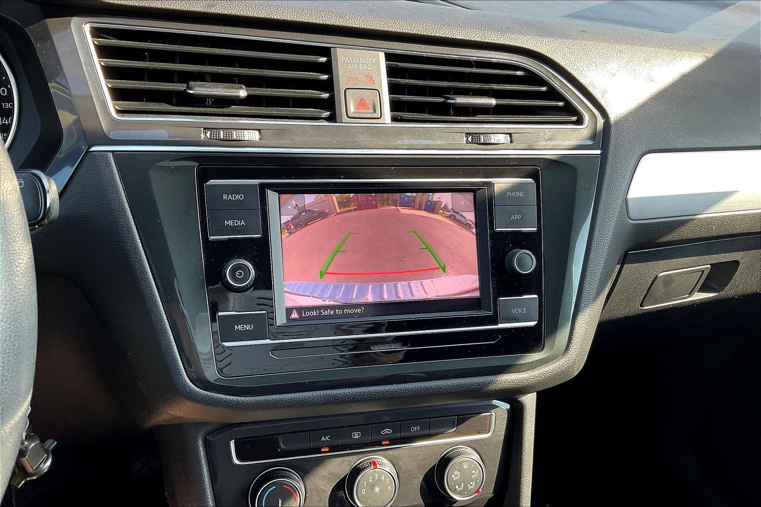 Used 2020 Volkswagen Tiguan S image 14