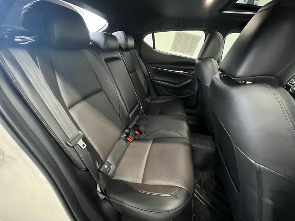 Used 2021 MAZDA MAZDA3 Hatchback w/Premium Plus Pkg image 25