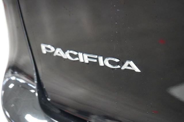 Used 2024 Chrysler Pacifica Touring-L image 12
