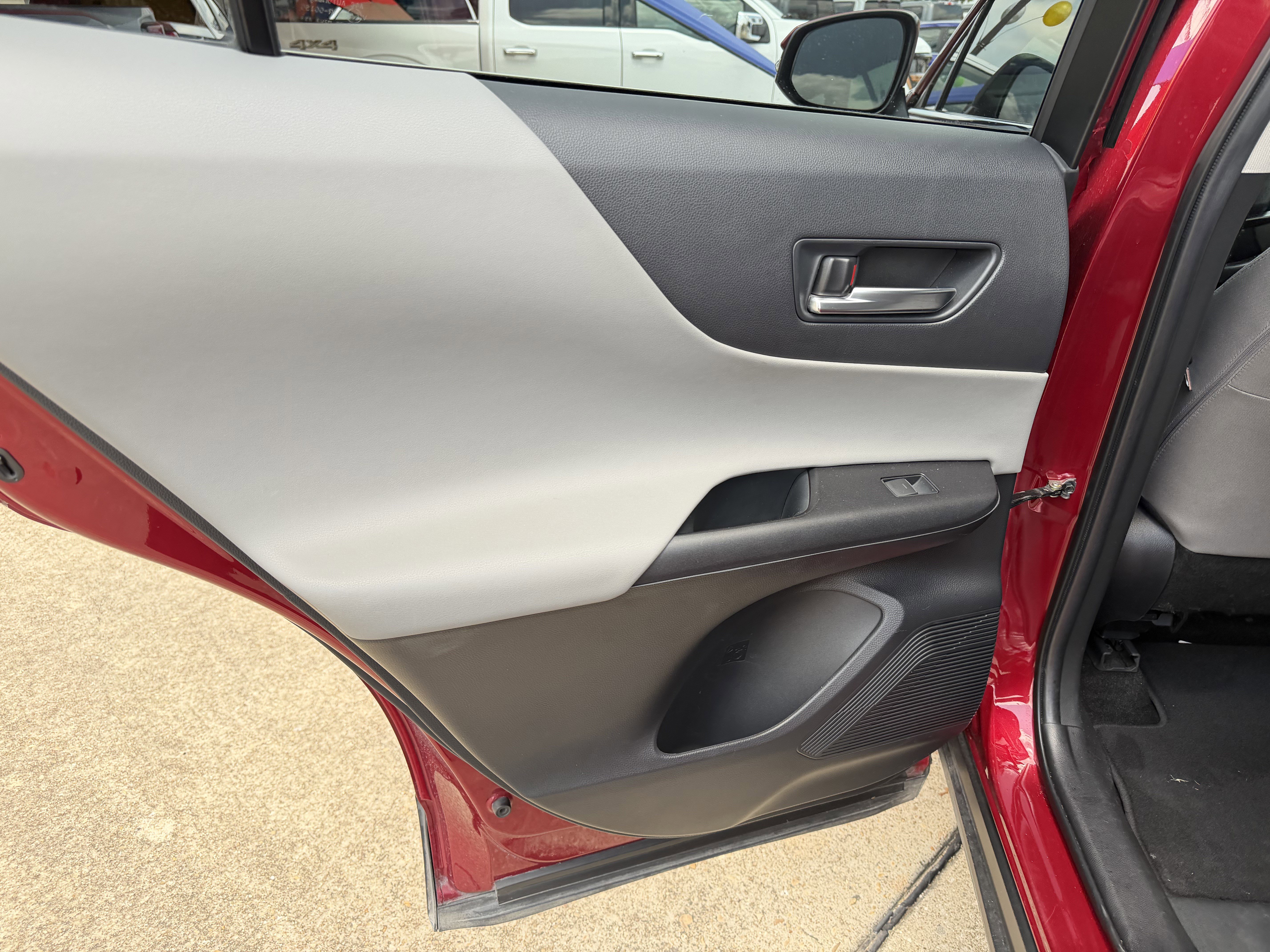 Used 2021 Toyota Venza LE AWD/4WD image 13