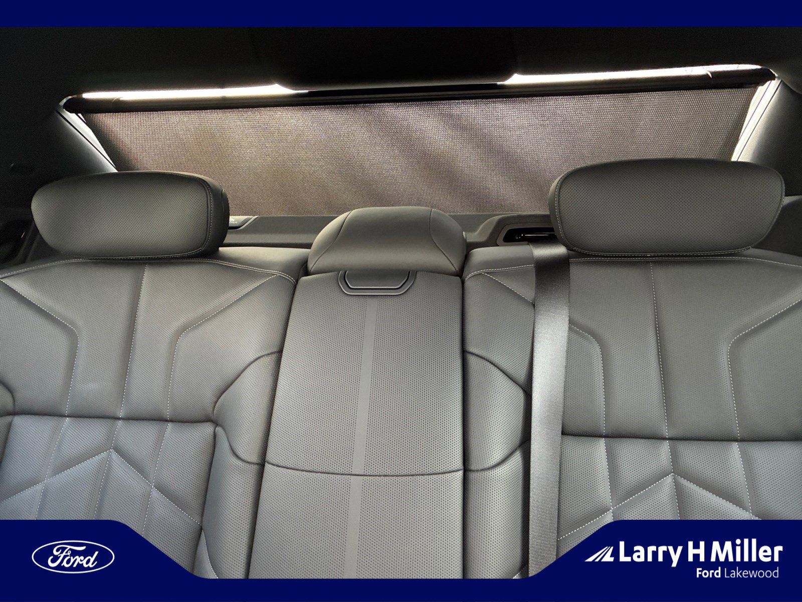 Used 2025 BMW 760i xDrive w/ Premium Package image 36