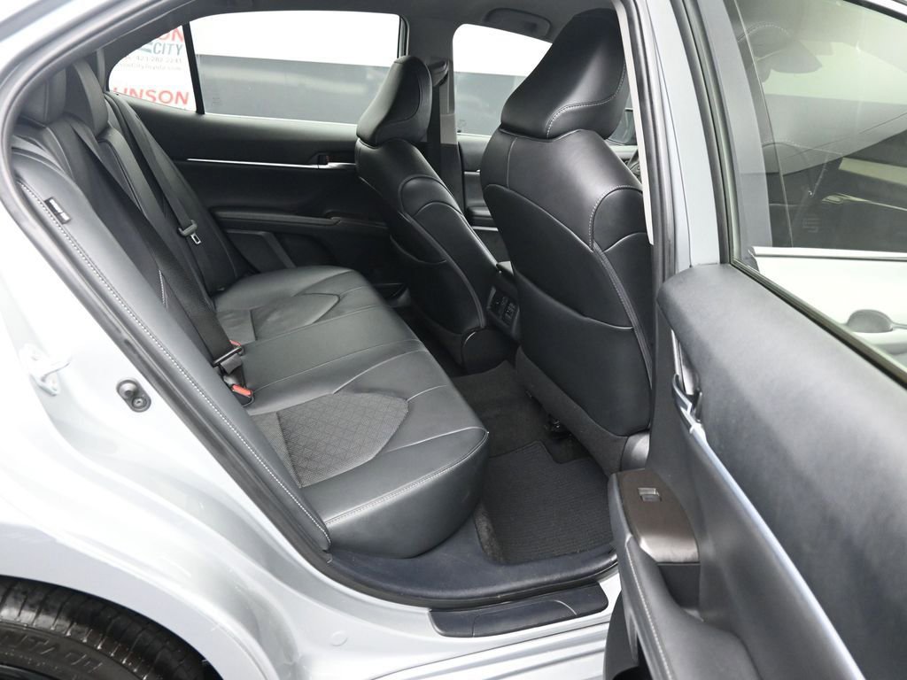 Used 2021 Toyota Camry XSE image 11