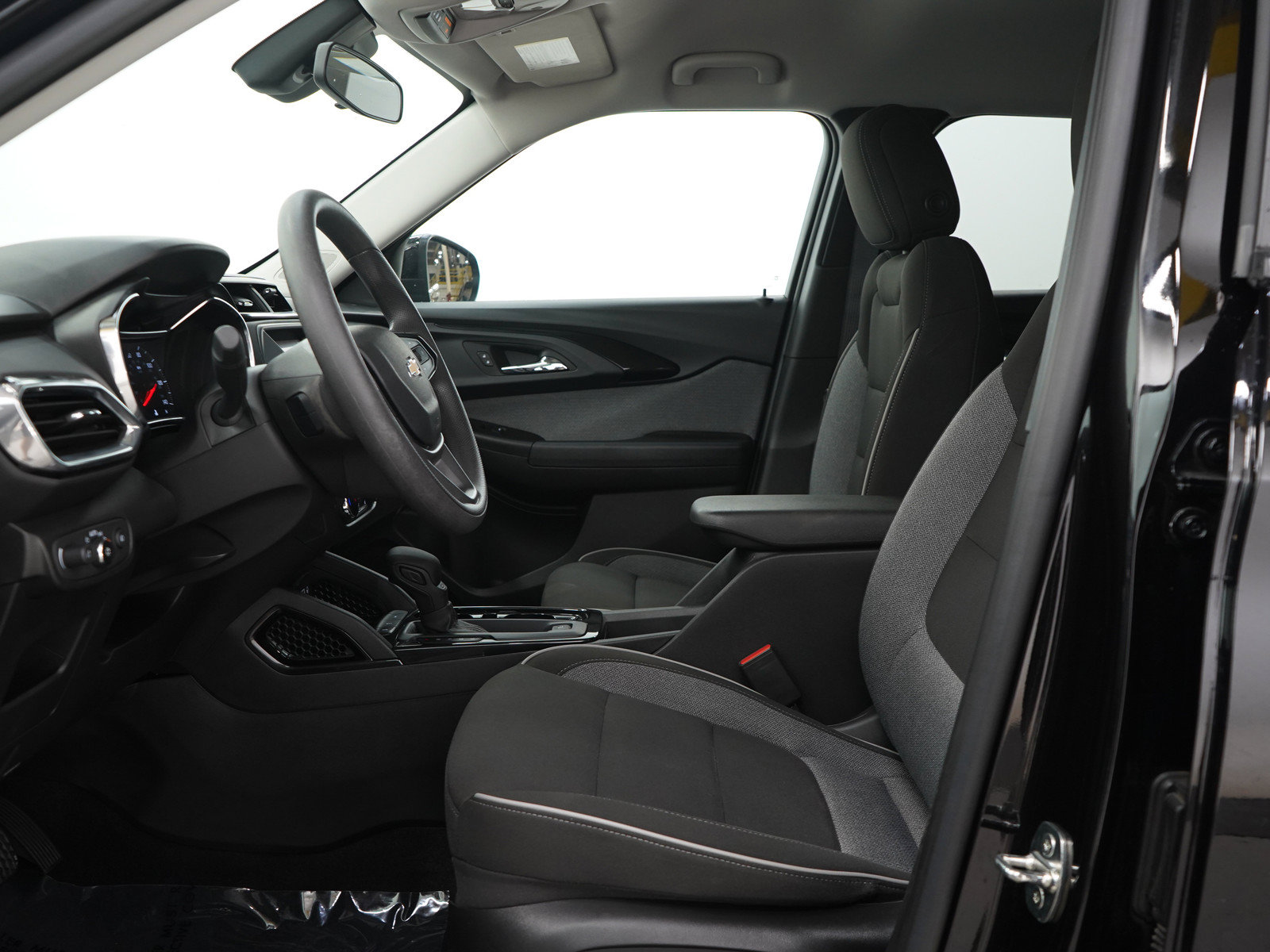 Used 2023 Chevrolet TrailBlazer LT FWD image 22