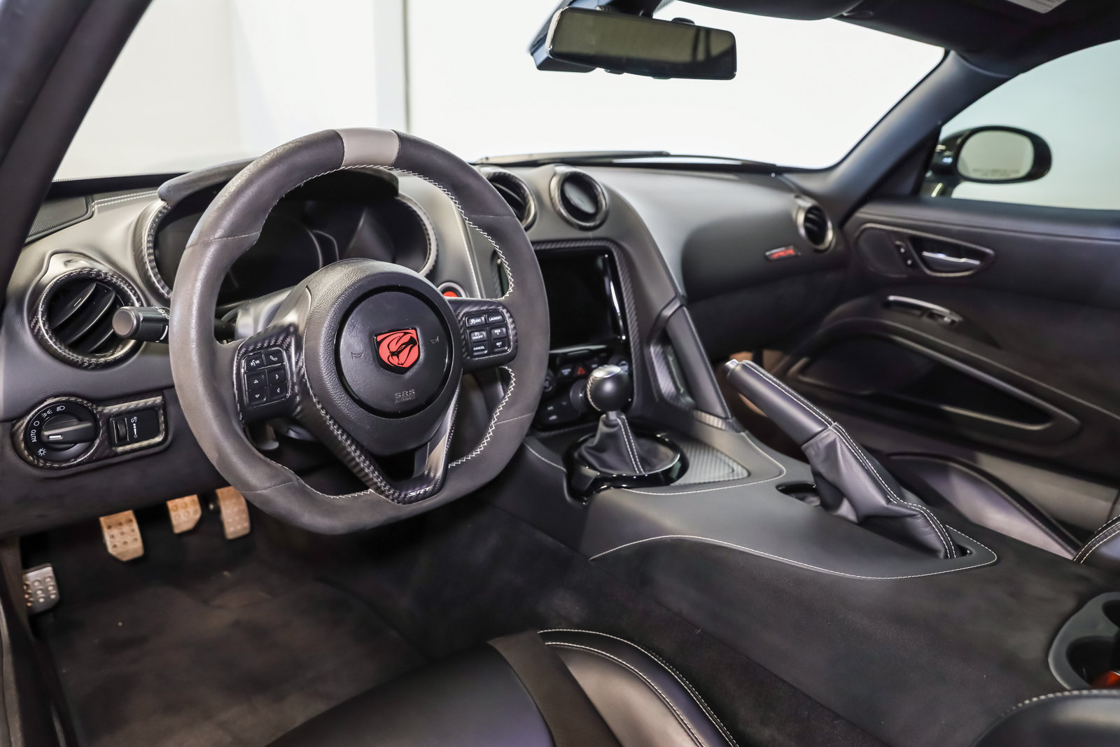 Used 2016 Dodge Viper ACR w/ Exterior Carbon Fiber Package RWD image 33