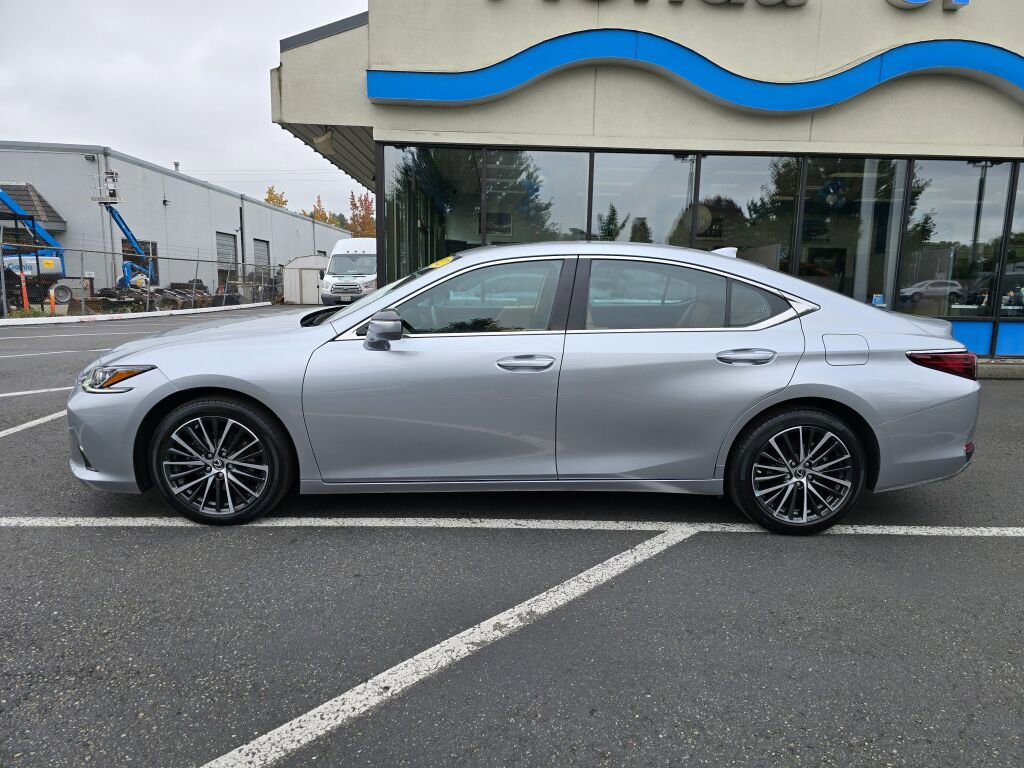 Used 2022 Lexus ES 250 w/ Premium Package image 2