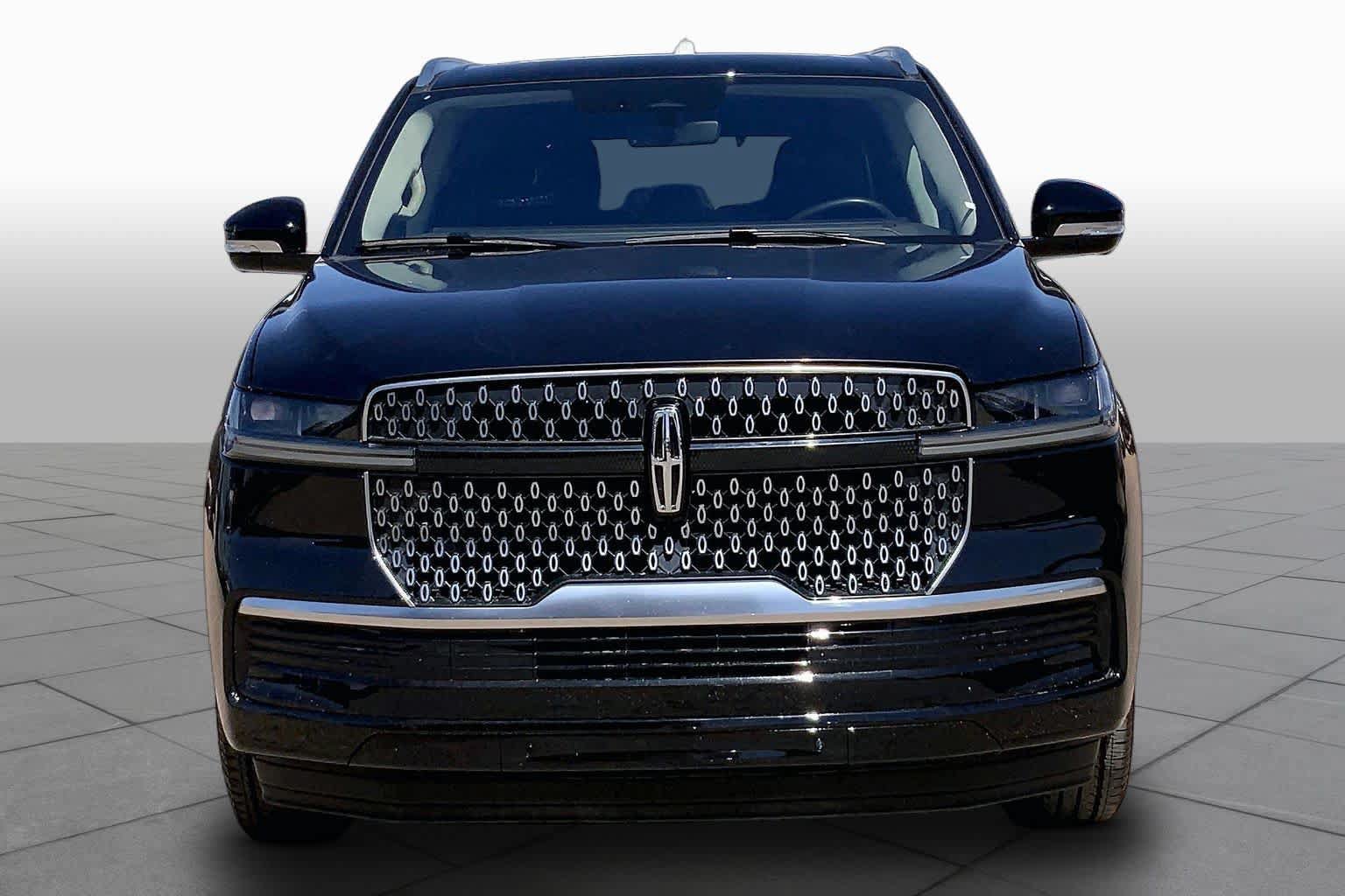 Used 2025 Lincoln Navigator Reserve AWD/4WD image 7