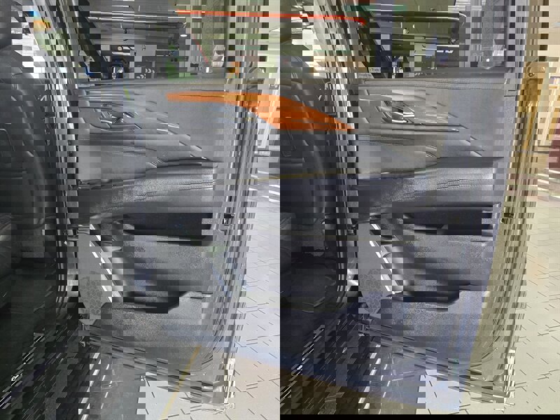 Used 2017 Cadillac Escalade ESV Premium Luxury AWD/4WD image 16