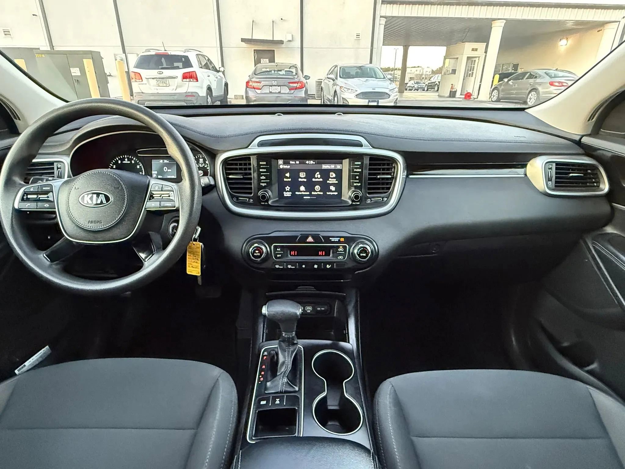 Used 2019 Kia Sorento LX image 3