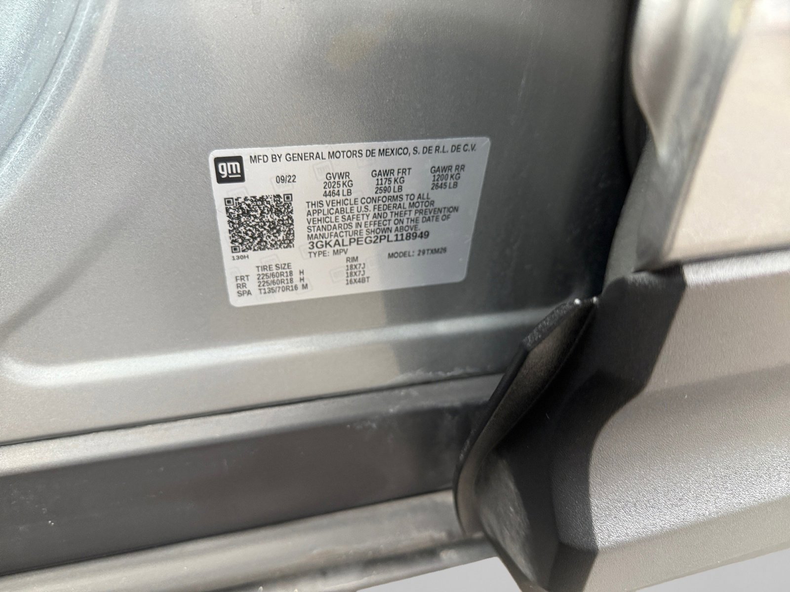 Used 2023 GMC Terrain SLT w/ LPO, Floor Liner Package image 28