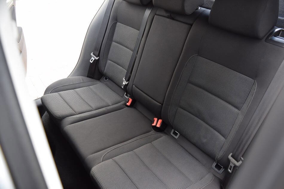 Used 2013 Volkswagen Golf TDI image 47