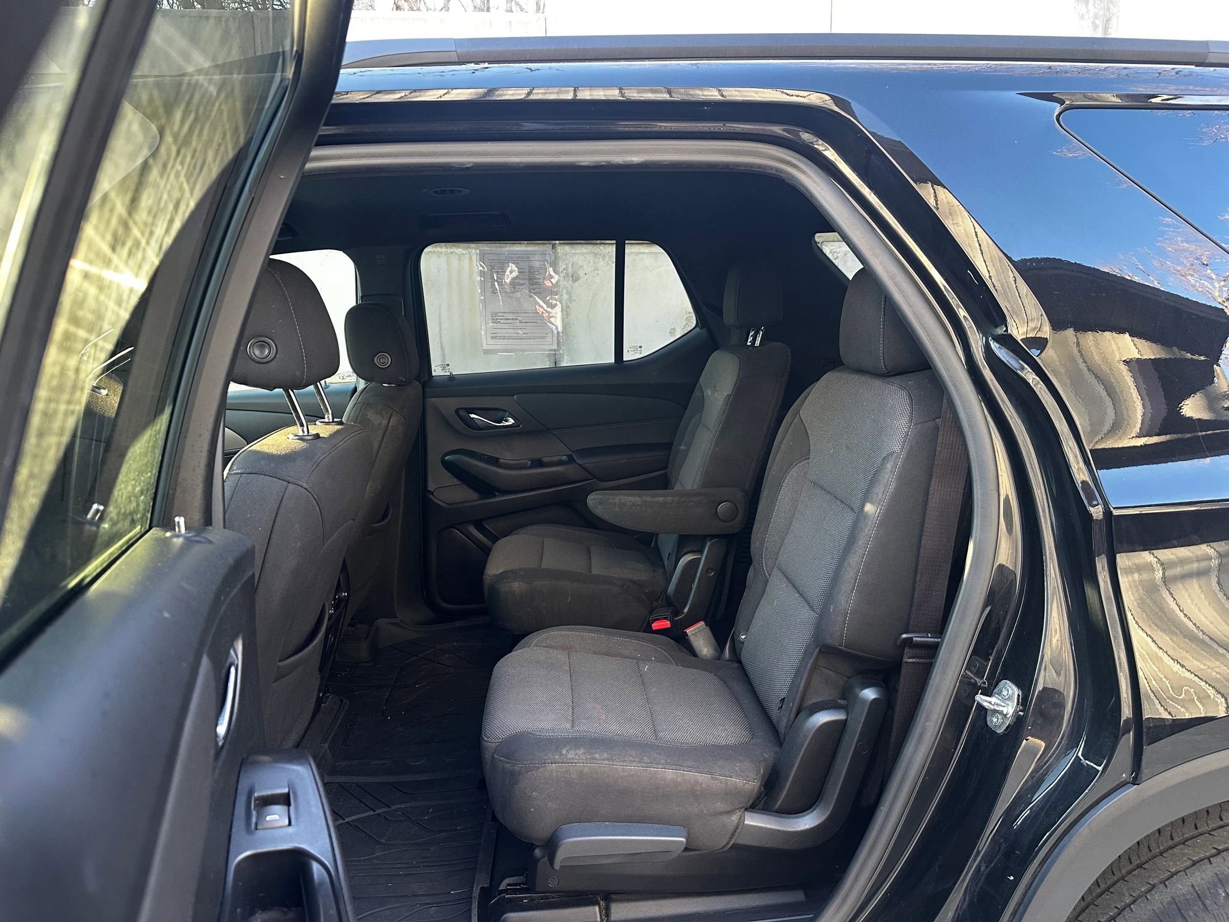 Used 2022 Chevrolet Traverse LT image 3