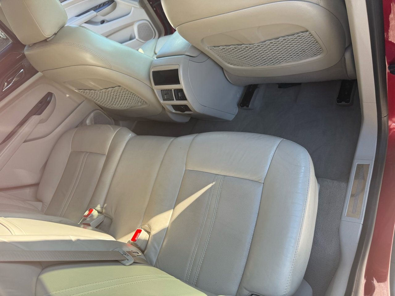 Used 2015 Cadillac SRX Luxury w/ Driver Awareness Package image 78