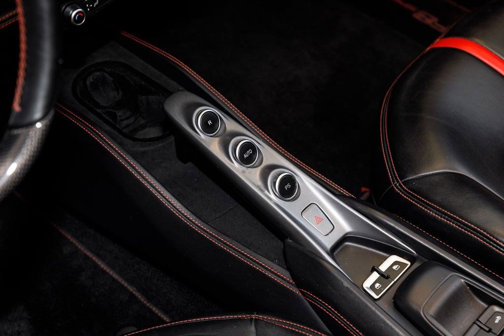 Used 2021 Ferrari F8 Spider RWD image 28