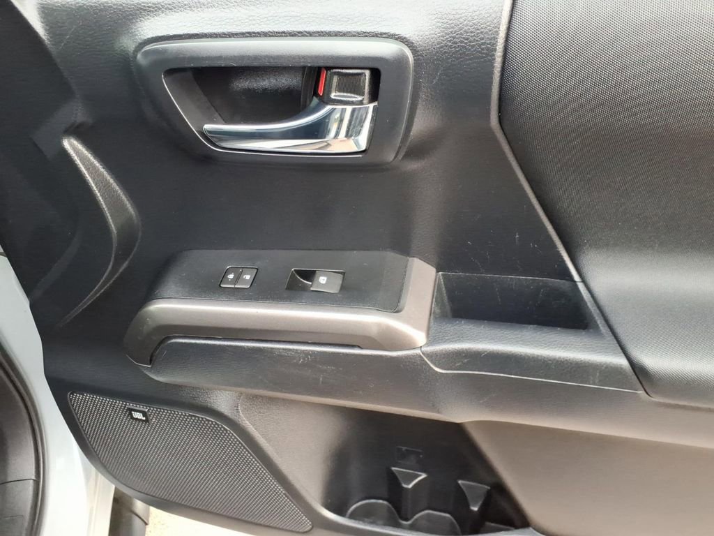 Used 2019 Toyota Tacoma TRD Off-Road w/ TRD Premium Off Road Package image 6